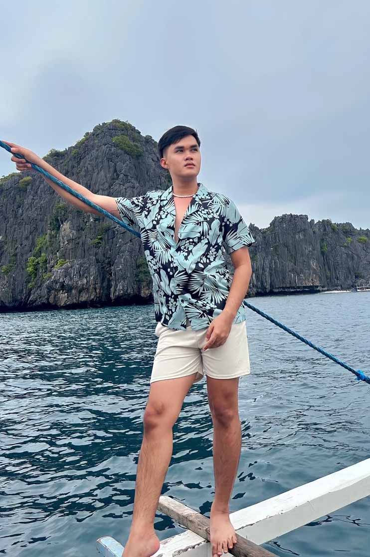 guy wearing polo from galinduh.co